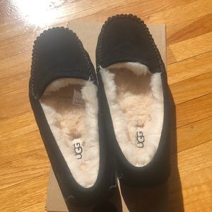Ugg Scalloped Moccasin Black Suede Size 5
